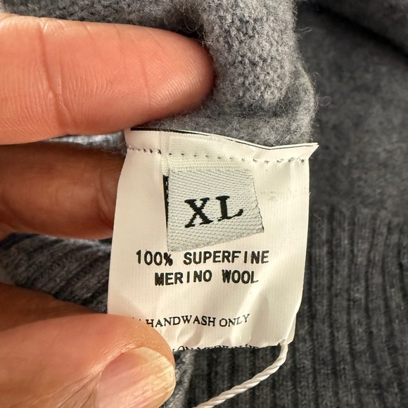 Elegant Gray Women's Turtleneck Sweater Merino Wool - Picture 7 of 7